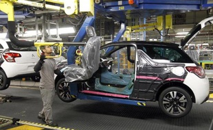 Un site de production PSA Peugeot-Citroën à Poissy le 27 janvier 2012
