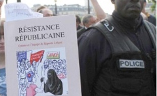 La manif devait viser les musulmans.