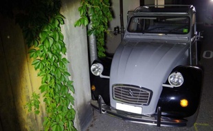 Le jeune conducteur a tenté d'échapper à la police à bord de cette 2CV volée.