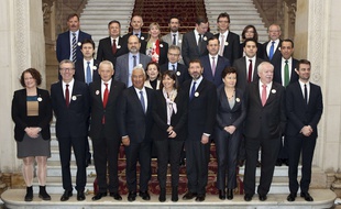 Anne Hidalgo et les maires de près de trente métropoles européennes à la mairie de Paris, le 26 mars 2015.