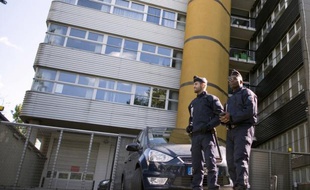 A Paris, la sécurité a été renforcée autour de l'immeuble abritant la rédaction de Charlie Hebdo, et toute manifestation de protestation contre le film ou les caricatures sera interdite, a prévenu le gouvernement.
