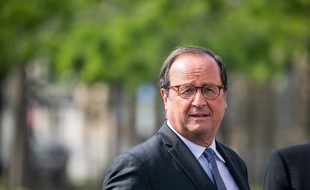François Hollande, à Paris le 8 mai 2020.