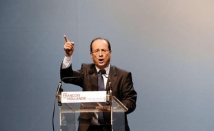 Le ministre de la Défense Gérard Longuet a suscité un tollé au PS lundi en comparant François Hollande au capitaine du paquebot naufragé Costa Concordia, nouvel épisode de la tension croissante de la campagne présidentielle qui a démarré.