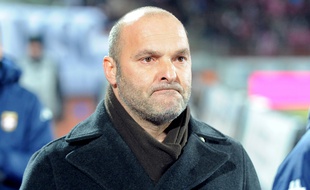 Pascal Dupraz, l'entraîneur d'Evian-Thonon-Gaillard, le 7 février 2015 contre Bordeaux, à Annecy.