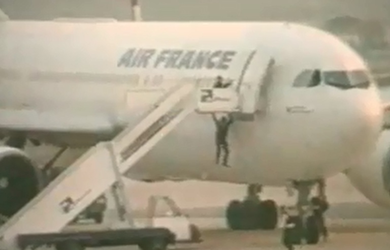 Prise D'otage A Marseille VIDEO. Prise d'otages de Marignane: Vingt ans après, un ancien cadre du  GIGN se souvient…