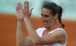 La Française Virginie Razzano, après sa victoire à Roland-Garros contre Serena Williams, le 29 mai 2012.