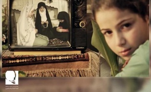 Image extraite d'une vidéo mise en ligne sur YouTube par Lamba Media Production le 29 juin 2014, montrant Racha, l'héroïne de la série "Umm Abdo al-Halabiya"
