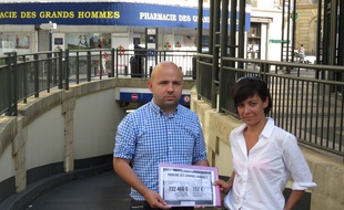 A Bordeaux, le 21 septembre 2014- les elus socialistes denoncent le traite de concession du parking des Grands Hommes conclu entre la Ville et Vinci.