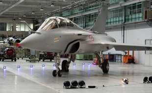 Un Rafale dans l'usine de Dassault Aviation à Mérignac. AFP PHOTO / JEAN-PIERRE MULLER