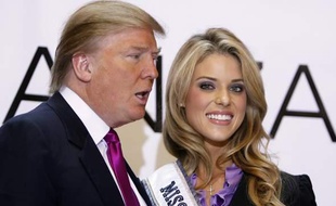 Donald Trump et Carrie Prejean, avant que cette dernière ne perde son titre de Miss Californie