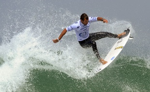 Joan Duru lors des championnats du monde de surf de Biarritz.
