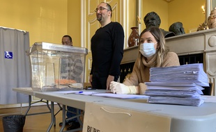 Elections municipales 2020.Illustration. Dans un bureau de vote au temps du coronavirus. Strasbourg le 15 mars 2020.