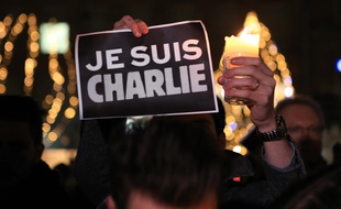 Strasbourg le 7 janvier 2015. Charlie Hebdo. Rassemblement en hommage au journal satirique Charlie Hebdo. Strasbourg