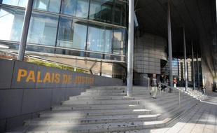 L'entrée du tribunal de Grenoble le 15 octobre 2012