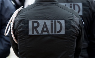 Illustration de l'intervention du RAID.