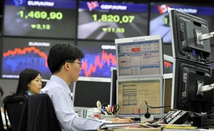 Les marchés asiatiques, premiers à ouvrir lundi, ont salué la victoire de la droite aux élections grecques qui écarte le spectre d'une sortie de la Grèce de la zone euro mais les analystes préviennent des difficultés à venir, pour Athènes et pour l'Europe.