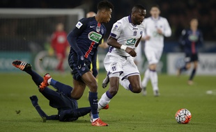 Le milieu de terrain du TFC Tongo Doumbia face au PSG lors du match de Coupe de France au Parc des Princes de Paris, le 19 janvier 2016.
