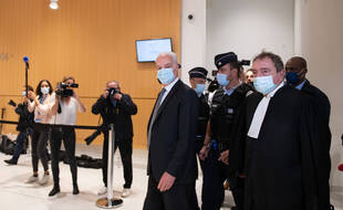 Alain Griset, ministre delegue aux Petites et Moyennes Entreprises PME arrive au tribunal judiciaire de Paris accompagne de son avocat Me Patrick Maisonneuve et escorté par des policiers.