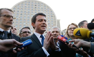 Le Premier ministre Manuel Valls en campagne pour le second tour des cantonales le 23 mars 2015 à Noisy-le-Grand