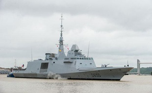 La frégate L'Aquitaine, à son arrivée à Bordeaux le 20 juin 2013