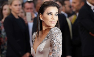Eva Longoria, égérie L'Oréal Paris, à Cannes le 18 mai 2015.