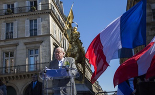 Jean-Marie Le Pen, président d'honneur du Front national, place des Pyramides à Paris le 1er mai 2016.