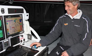 Le skipper Bernard Stamm à bord du monocoque Cheminées Poujoulat, le 6 novembre 2012.