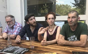De gauche à droite, Michael Kugler, Lucille Auger et Sylvain Metz, jugés pour « vol en réunion » à Strasbourg, pour avoir décroché un portrait d'Emmanuel Macron.