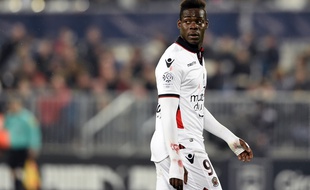 Mario Balotelli a été exclu après un coup de pied à Igor Lewczuk.
