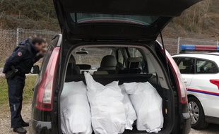 Les douaniers de Lyon ont intercepté 302 kilos de cannabis samedi 7 févier 2015.
