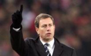 Laurent Blanc et Alain Perrin, premiers de la classe, bonnets d'âne pour Guy Roux et Frédéric Hantz: la trêve permet de dresser un premier bilan pour les entraîneurs, grands animateurs du mercato estival.