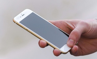 Illustration: utilisation d'un smartphone.