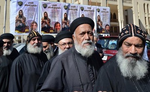 La grande cathédrale Saint-Marc du Caire était pleine à craquer dimanche pour la cérémonie au cours de laquelle le nom du prochain patriarche de l'église copte orthodoxe d'Egypte doit être choisi parmi les trois candidats encore en lice.