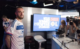 Sergi Darder, ici lors de sa présentation avec Lucas Tousart le 31 août à Lyon. ROMAIN LAFABREGUE