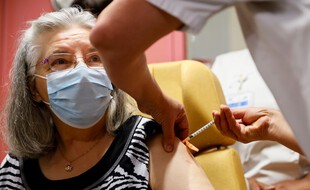 Mauricette, première vaccinée française contre le coronavirus
