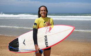 La surfeuse Justine Dupont.