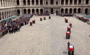 Un juge d'instruction va enquêter sur l'embuscade d'Uzbin en Afghanistan qui avait coûté la vie à dix militaires français en août 2008, une décision redoutée par l'armée qui craint une multiplication des plaintes liées à la conduite des opérations.