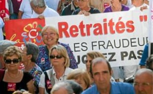 Les retraités se sont rassemblés hier matin devant la préfecture de la ville.