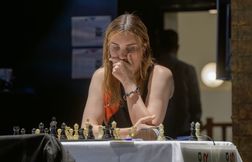 Championne de France d’échecs victime de transphobie, Yosha Iglesias se raconte