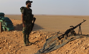 Soldat irakien à la frontrière avec la Syrie près de la ville de Deir Ezzor