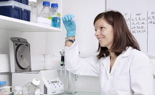Pauline Nauroy, doctorante lyonnaise, est lauréate de la bourse L'Oréal-Unesco.