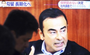Des images de Carlos Ghosn à la télévision japonaise avant sa détention.