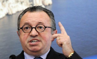 Une agression commise vendredi aux cris de "Ici, c'est à Guérini" à l'encontre de socialistes marseillais, dont le maire de secteur Patrick Mennucci, qui distribuaient des tracts de François Hollande dans un quartier de la ville, a ravivé les tensions au sein du PS local.