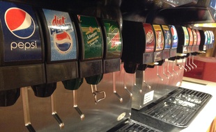 Une fontaine à soda.