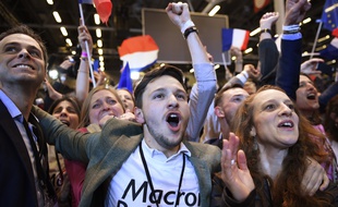 Comme prévu par les instituts de sondage ces derniers jours, Emmanuel Macron, candidat de En marche, est arrivé en tête du premier tour des élections présidentielles, le 23 avril 2017.