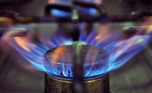 Les tarifs réglementés du gaz augmenteront en moyenne de 0,38% hors taxes le 1er janvier, après un repli le mois précédent, selon une délibération de la Commission de régulation de l'énergie (CRE) publiée sur son site Internet.