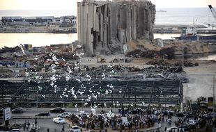 Un lâcher de ballons sur le site de l’explosion à Beyrouth, le 4 octobre 2020.