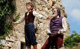 Daniel Auteuil et Maleaume Paquin dans Rémi sans famille d'Antoine Blossier