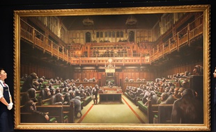 Présentation de la toile de Banksy chez Sotheby's à Londres le 27 septembre 2019.