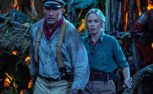 Les stars Dwayne Johnson et Emily Blunt dans Jungle Cruise